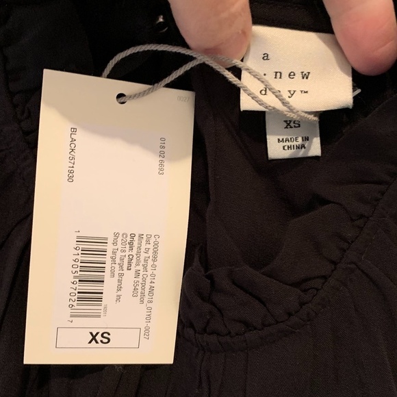 A New Day Sleeveless Ruffle Blouse Black XS NWT - Picture 4 of 5